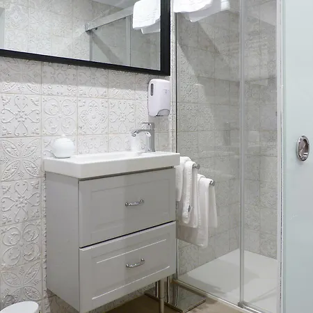 Lo ゲストハウス 3*