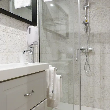 Lo ゲストハウス 3*